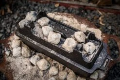 Grillfürst Dutch Oven Set BBQ Kastenform BK4 Aus Gusseisen - X-DEAL Inkl. Tragetasche / Aufbewahrungstasche, Gusseisen Pflege Und Deckelheber -Grill Welt Geschäft BBQ Kastenform Briketts 1