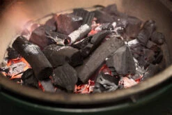 Big Green Egg Holzkohle Wildfire 5 Kg Karton - Kräuterbaum -Grill Welt Geschäft Big Green Egg Wildfire Aroma Holzkohle abbrand