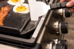 Broil King Grillplatte / Gusseisen Plancha Für Baron (ersetzt 2 Grillroste) -Grill Welt Geschäft Broil King Baron Grillplatte Fettablauf 11342