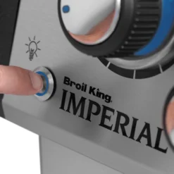 Broil King Imperial S590 PRO IR Gasgrill - Modell 2023 - SMART Deal Inkl. Grillfürst Grill Control Mit Companion Device Und Einstichthermometer -Grill Welt Geschäft Broil King Imperial S590 IR Knopf Beleuchtung 1