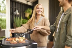 COZZE Plancha 600 / Plancha Grill Mit 2 Gusseisen Grillplatten 18 COZZE Plancha 600 / Plancha Grill Mit 2 Gusseisen Grillplatten -Grill Welt Geschäft COZZE Plancha 600 Lifestyle