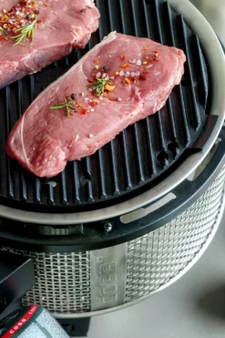 Cobb Grill Premier Gas Deluxe 2.0 - Gasgrill - Kartuschenanschluss - Modell 2023 -Grill Welt Geschäft Cobb Grasgrill Premier Deluxe 2 Griddle Grillplatte