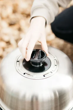 Cobb Grill Premier AIR Deluxe Holzkohlegrill - Modell 2023 -Grill Welt Geschäft Cobb Grill Premier AIR Deluxe Deckel Ventil