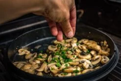 Grillfürst XXL Dutch Oven Set: Starterpaket Gusseisen - X-DEAL Mit Dutch Oven DO9+DO4, Kastenform BK4, Gusseisenpfanne Ø 30 Cm - Inkl. Großem Zubehörpaket 34 Grillfürst XXL Dutch Oven Set: Starterpaket Gusseisen - X-DEAL Mit Dutch Oven DO9+DO4, Kastenform BK4, Gusseisenpfanne Ø 30 Cm - Inkl. Großem Zubehörpaket -Grill Welt Geschäft GF Dutch Oven Deckel