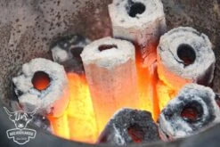 Greek Fire Holzkohlebriketts - 1 Palette = 720kg 17 Greek Fire Holzkohlebriketts - 1 Palette = 720kg -Grill Welt Geschäft Greek Fire bei durchgluehen 1