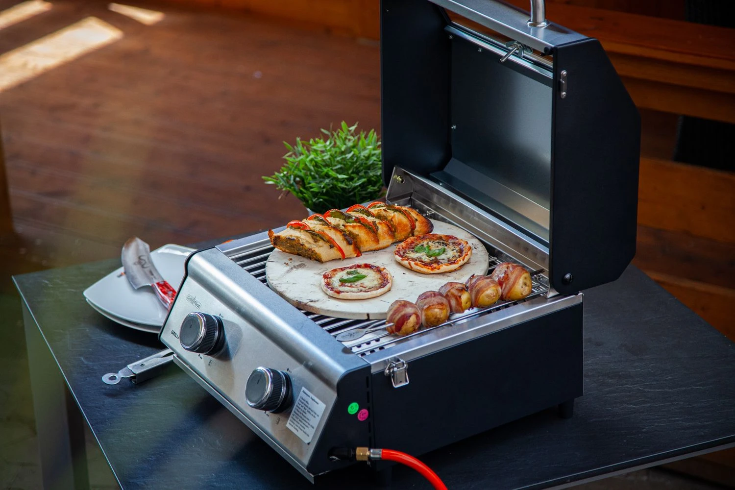 Grillfürst G201E 2-Brenner Gasgrill Portabel V2 - Campinggrill / Balkongrill - X-DEAL Inkl. Untergestell Und Tragetasche 11 Grillfürst G201E 2-Brenner Gasgrill Portabel V2 - Campinggrill / Balkongrill - X-DEAL Inkl. Untergestell Und Tragetasche - Image 11