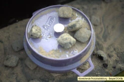 Grillfürst Emaillierter Dutch Oven Ohne Füsse DO4 - Blau -Grill Welt Geschäft Grillfuerst Dutch Oven farbig Beispiel DO4 lila Briketts