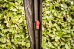 Grillfürst Pop-Up Pavillon / Grillpavillon / Gartenpavillon / Grillzelt 3x3m 7 Grillfürst Pop-Up Pavillon / Grillpavillon / Gartenpavillon / Grillzelt 3x3m -Grill Welt Geschäft Grillfuerst Pavillon Arretierung 1