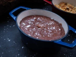 Grillfürst Dutch Oven Sternentöpfchen / Gusseisen Bräter - Emailliert - S - Blau -Grill Welt Geschäft Grillfuerst Sternentoepfchen blau S Dessert Schokokuchen