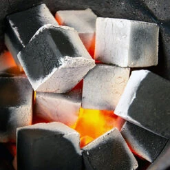 McBrikett KOKOKO CUBES 8 Kg 5 McBrikett KOKOKO CUBES 8 Kg -Grill Welt Geschäft McBrikett Kokoko Cubes 8kg Anwendung