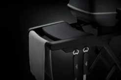 Napoleon Phantom TravelQ PRO285X Kompakt Gasgrill, Mattschwarz - Mit Klappbarem Wagen Inkl. Warmhalterost - Modell 2023 17 Napoleon Phantom TravelQ PRO285X Kompakt Gasgrill, Mattschwarz - Mit Klappbarem Wagen Inkl. Warmhalterost - Modell 2023 -Grill Welt Geschäft Napoleon Phantom TravelQ PRO285X Seitenablagen