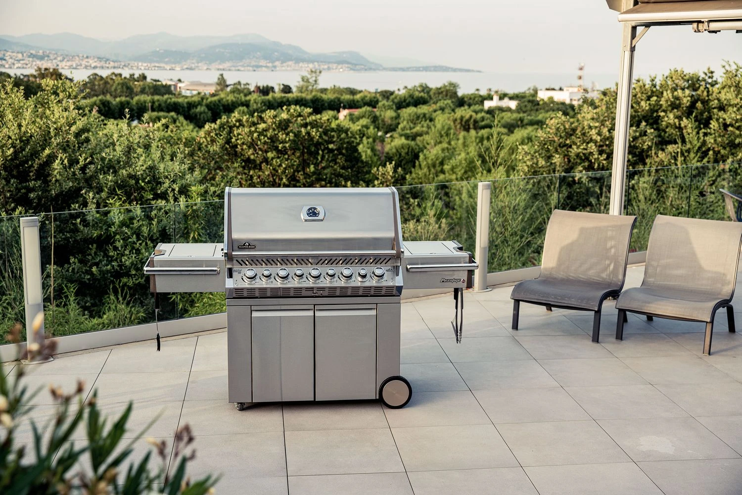 Napoleon Prestige Pro 665-3 Edelstahl Gasgrill Inkl. Drehspieß - X-DEAL Inkl. Napoleon TravelQ PRO285 Kompakt Gasgrill 4 Napoleon Prestige Pro 665-3 Edelstahl Gasgrill Inkl. Drehspieß - X-DEAL Inkl. Napoleon TravelQ PRO285 Kompakt Gasgrill - Image 4