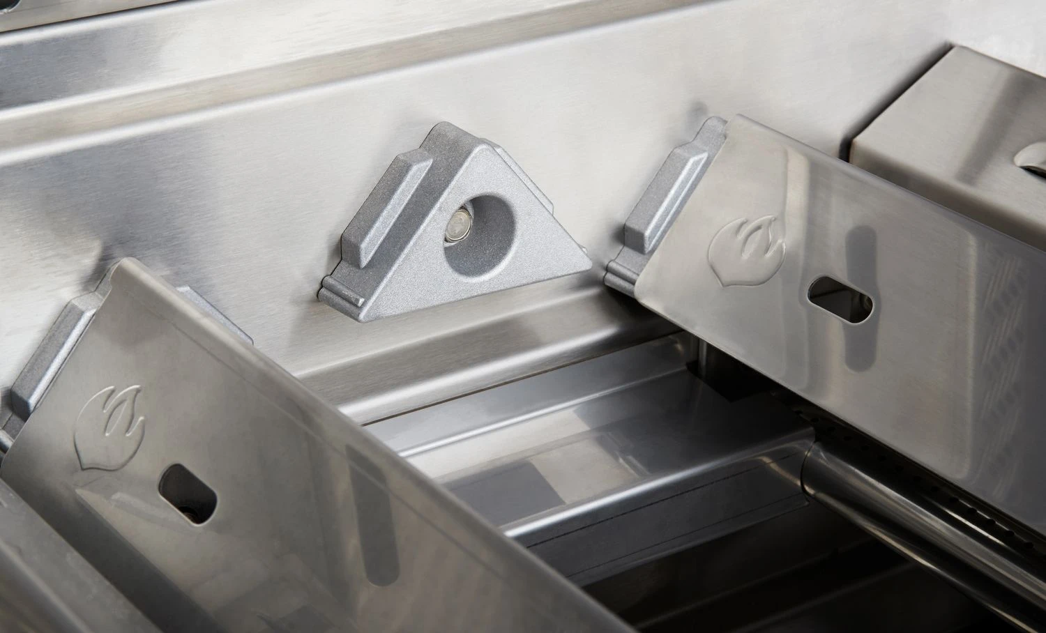 Napoleon Prestige Pro 665-3 Edelstahl Gasgrill Inkl. Drehspieß - Modell 2023 17 Napoleon Prestige Pro 665-3 Edelstahl Gasgrill Inkl. Drehspieß - Modell 2023 - Image 17