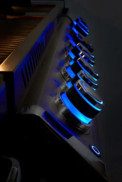 Napoleon Prestige Pro 665-3 Edelstahl Gasgrill Inkl. Drehspieß - Modell 2023 31 Napoleon Prestige Pro 665-3 Edelstahl Gasgrill Inkl. Drehspieß - Modell 2023 -Grill Welt Geschäft Napoleon Prestige Pro beleuchtere Drehregler blau 2