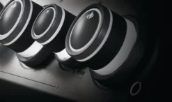 Napoleon Rogue SE 625 Gasgrill, Schwarz Mit Gussrosten, Sizzle Zone Und Heckbrenner - Modell 2023 -Grill Welt Geschäft Napoleon Rogue SE Drehknoepfe beleuchtet