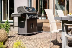 Napoleon Rogue XT 525 Gasgrill - All Black - Mit Sizzle Zone - Modell 2023 -Grill Welt Geschäft Napoleon Rogue XT 525 Gasgrill mit Sizzle Zone Lifestyle03