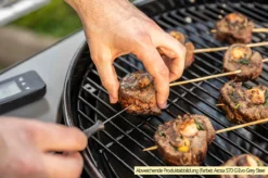 Outdoorchef Gas Kugelgrill Arosa 570 G Evo Black Style - Inkl. Blazing-/Cooking Zone Kit Plus -Grill Welt Geschäft Outdoorchef Arosa 570 G Evo emaillierter Grillrost