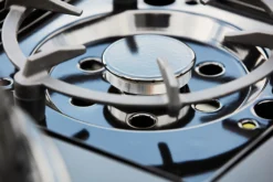 Outdoorchef Gas Kugelgrill Davos 570G Pro Mit Cooking Zone (Seitenkocher) & Abdeckhaube -Grill Welt Geschäft Outdoorchef Cooking Zone Davos Nah