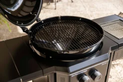 Outdoorchef Gas Kugelgrill Davos 570G Pro Mit Blazing Zone (Infrarotbrenner) & Abdeckhaube -Grill Welt Geschäft Outdoorchef Davos 570 G Pro Kugelgrill 2 Brenner