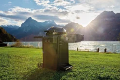 Outdoorchef Gas Kugelgrill Davos 570G Pro Mit Blazing Zone (Infrarotbrenner) & Abdeckhaube -Grill Welt Geschäft Outdoorchef Davos 570G Pro Blazing Zone Lifestyle
