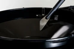 Outdoorchef Trichter Reinigungsset Für EASY FLIP Trichter -Grill Welt Geschäft Outdoorchef Trichter Schaber Anwendung01