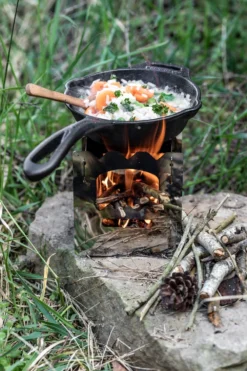 Petromax Feuerpfanne Gusseisen Fp15-t Mit Stiel -Grill Welt Geschäft Petromax Feuerpfanne fp15 auf Hobo Kocher