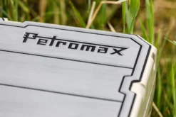 Petromax Haft-Auflage Für Kühlbox Kx25 Grau Mit Linien 7 Petromax Haft-Auflage Für Kühlbox Kx25 Grau Mit Linien -Grill Welt Geschäft Petromax Haftauflage Kuehlbox grau Linien Detail 1
