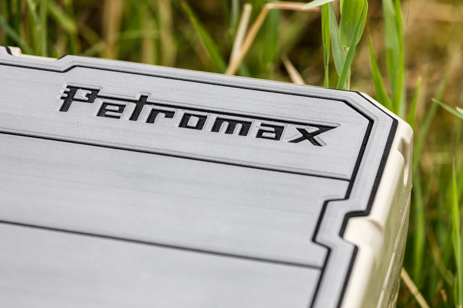 Petromax Haft-Auflage Für Kühlbox Kx25 Grau Mit Linien 4 Petromax Haft-Auflage Für Kühlbox Kx25 Grau Mit Linien - Image 4