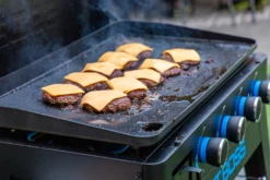 Pit Boss Plancha Grill Ultimate Plancha 4-Brenner - Mit Untergestell -Grill Welt Geschäft Pit Boss Plancha Grill 4 Brenner Burger