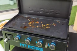 Pit Boss Plancha Grill Ultimate Plancha 4-Brenner - Mit Untergestell -Grill Welt Geschäft Pit Boss Planchagrill Gussplancha reinigen