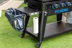 Pit Boss Plancha Grill Ultimate Plancha 4-Brenner - Mit Untergestell -Grill Welt Geschäft Pit Boss Planchagrill Ultimate 4 Brenner Kuechenrollenhalter 1