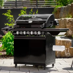 Rösle Gasgrill Magnum PRO G4-S Inkl. Abdeckhaube - Modell 2023 -Grill Welt Geschäft Roesle Magnum PRO G4 S Lifestyle 1
