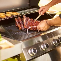 Rösle Gasgrill Videro G4 Edelstahl - Modell 2023 -Grill Welt Geschäft Roesle Videro G4 Edelstahl Gasgrill Station Mood