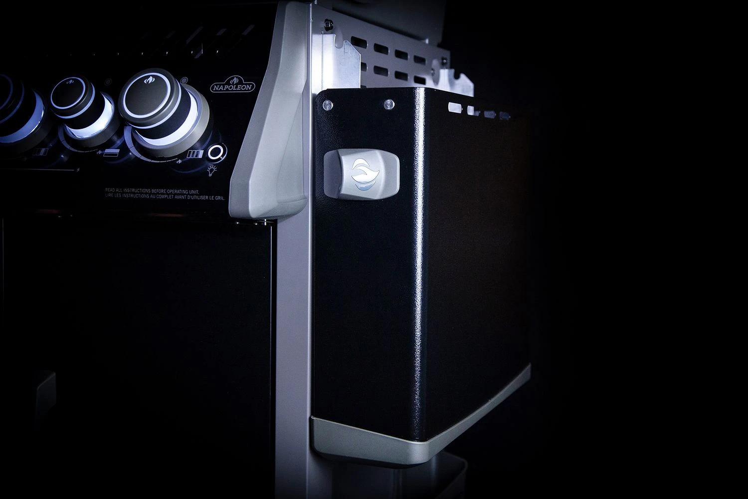 Napoleon Rogue SE 525 Gasgrill - All-black - Grillfürst Edition Inkl. Abdeckhaube - SMART Deal Inkl. Grillfürst Grill Control - Modell 2022 14 Napoleon Rogue SE 525 Gasgrill - All-black - Grillfürst Edition Inkl. Abdeckhaube - SMART Deal Inkl. Grillfürst Grill Control - Modell 2022 - Image 14