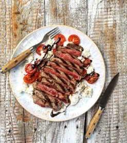 Steak Champ Gourmet Steakbesteck Set: 2 Steakmesser Und 2 Gabeln 11 Steak Champ Gourmet Steakbesteck Set: 2 Steakmesser Und 2 Gabeln -Grill Welt Geschäft Steak Champ Gourmet Messerset Steak Teller 101059