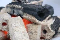 Greek Fire Holzkohlebriketts 10kg 18 Greek Fire Holzkohlebriketts 10kg -Grill Welt Geschäft greek fire briketts glut detail 2