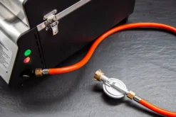 Grillfürst G201E 2-Brenner Gasgrill Portabel V2 - Campinggrill / Balkongrill - X-DEAL Inkl. Untergestell Und Tragetasche 26 Grillfürst G201E 2-Brenner Gasgrill Portabel V2 - Campinggrill / Balkongrill - X-DEAL Inkl. Untergestell Und Tragetasche -Grill Welt Geschäft grillfuerst g201 gasanschluss