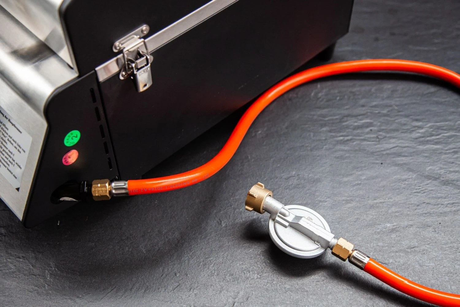 Grillfürst G201E 2-Brenner Gasgrill Portabel V2 - Campinggrill / Balkongrill - X-DEAL Inkl. Untergestell Und Tragetasche 7 Grillfürst G201E 2-Brenner Gasgrill Portabel V2 - Campinggrill / Balkongrill - X-DEAL Inkl. Untergestell Und Tragetasche - Image 7