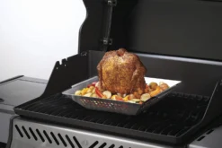 Napoleon 2 In 1 Hähnchenhalter & Gemüse Grillkorb -Grill Welt Geschäft napoleon haehnchenhalter gemuese grillkorb gasgrill 56024