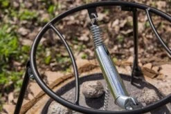 Petromax Feuertopf Deckelhalter Pro-ft Dutch Oven Zubehör -Grill Welt Geschäft petromax feuertopf deckelhalter nahaufnahme